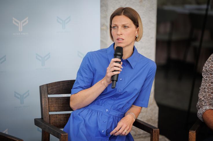 "Fundacija je smiseln medij, preko katerega bomo s predavanji in delavnicami poskušali med odrasle širiti znanje in upamo, da s tem vplivamo tudi na kakšno družbeno spremembo," pravi Mina Prevc. | Foto: Nebojša Tejić/STA