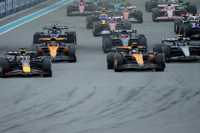 Miami štart Max Verstappen Lando Norris | Štart nedeljske VN Miamija. Verstappen je zadržal prvo mesto. | Foto Reuters