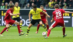 Pet golov Borussie Dortmund, Bayernu derbi v Leverkusnu