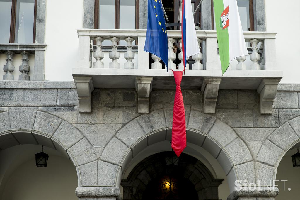 Izobešanje hrvaške zastave na pročelje mestne hiše