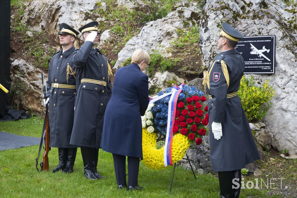 Slovesnost ob dnevu slovensko-britanskega prijateljstva, predsednica republike Nataša Pirc Musar, črnomaljski župan Andrej Kavšek ter veleposlanica Združenega kraljestva Velike Britanije in Severne Irske v Sloveniji Tiffany Sadler.