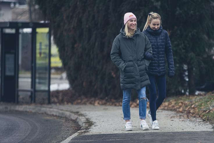 Garnbretova z najboljšo prijateljico Tjašo Slemenšek | Foto: Grega Valančič/Sportida