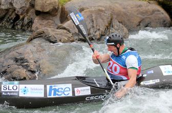 Nejc Žnidarčič popolnoma uničil čoln, nato slavil z izposojenim