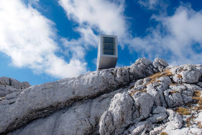 Sodobno planinsko zatočišče na Kaninu je dajalo občutek, kot da lebdi nad skalnatimi vrhovi. | Foto: Ofis Arhitekti