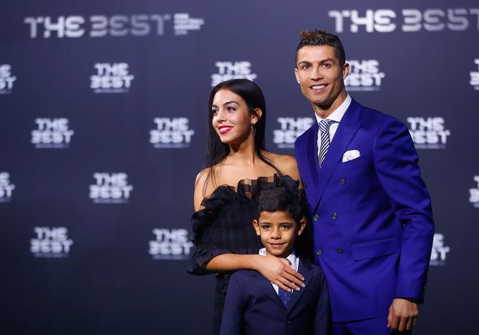 Cristiano Ronaldo se letos ni udeležil niti ene podelitve nogometnih nagrad. Modrić poudarja, da jim s svojo odsotnostjo jemlje pomen. "Na koncu je videti, kot da so izbori in nagrade pomembni samo takrat, kadar nagrade prejmeta Messi in Ronaldo." | Foto: Reuters