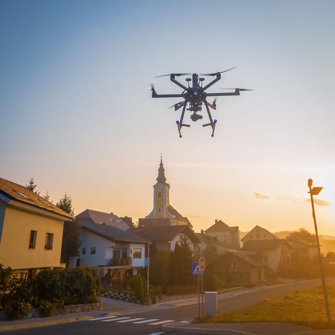 “Ustrezno raven zanesljivosti delovanja se doseže z redundanco sistemov oziroma nadomestnimi sistemi, ki se aktivirajo ob posamezni odpovedi,” razlaga Kotar.  | Foto: Janez Kotar