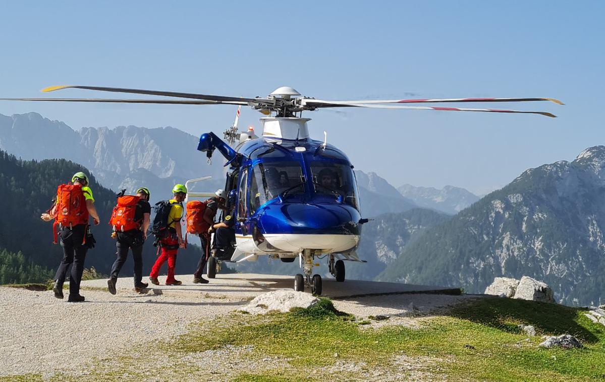 Helikopter | Pogrešanega moškega so našli mrtvega. Vse kaže, da se je ponesrečil pri padcu z grebena.  | Foto Policija