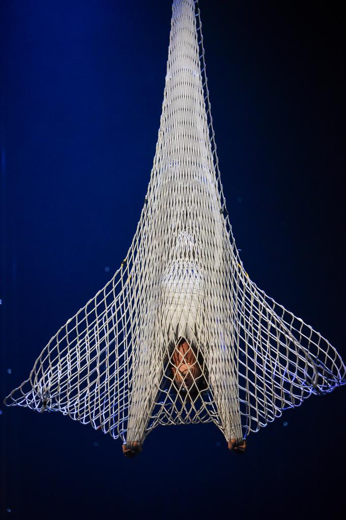 Višina, zrak in trakovi so za nas že nekaj povsem naravnega, pravi akrobat in plesalec Fernando Miro. | Foto: Arhiv Cirque du Soleil
