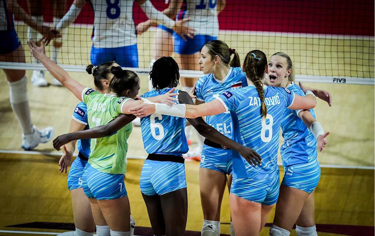 SP slovenska ženska odbojkarska reprezentanca | Slovenke so dobile prva dva niza, nato so Čehinje zaigrale na višji ravni in zmagale s 3:2. | Foto VolleyballWorld