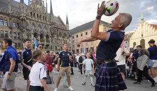 Škoti s kilti, dudami in pivom zatresli München #video