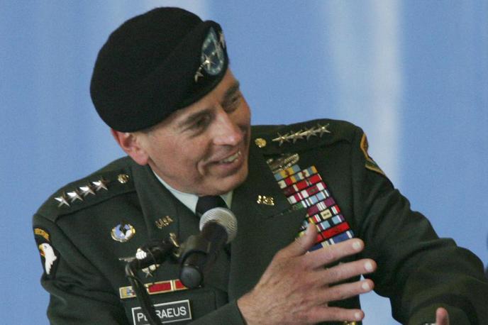 David Petraeus | Upokojeni ameriški general David Petraeus je prepričan, da Zahod lahko stisne v kot Rusijo, če bo še naprej podpirala Ukrajino in uvedla dodatne sankcije. | Foto Guliverimage