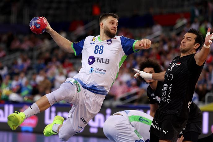 Zmaga Slovencev v senci poškodbe Vlaha