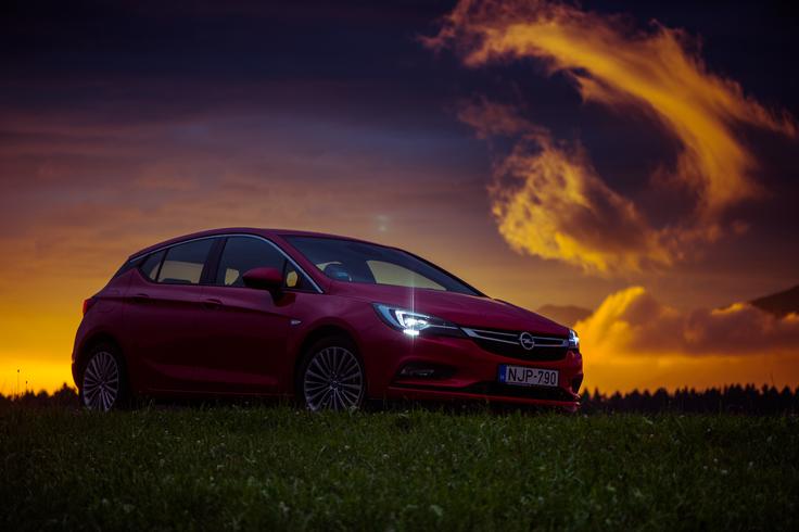 Matrične LED luči v svojem razredu prva ponuja opel astra. Za njih pri Oplu zahtevajo še sprejemljivih 1350 evrov doplačila. | Foto: Klemen Korenjak