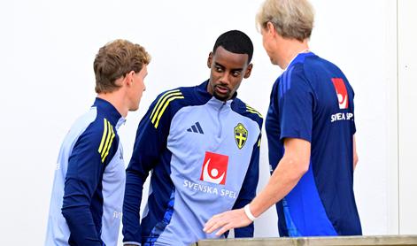 Alexander Isak oborožen z dobermanom za 30.000 funtov