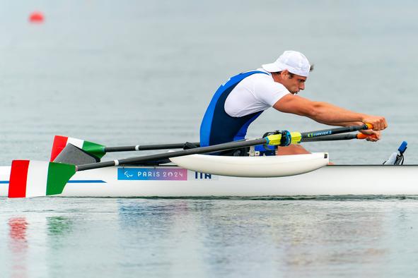 Giacomo Perini zaradi telefona ostal brez kolajne