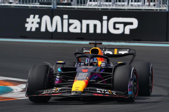 Max Verstappen zamuja na dirko, a ima najlepši razlog