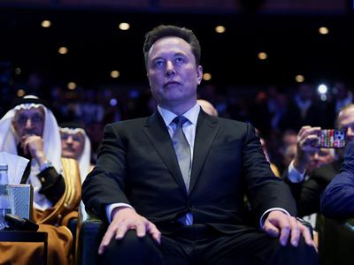 Elon Musk: Čez 20 let večini ljudi ne bo več potrebno delati