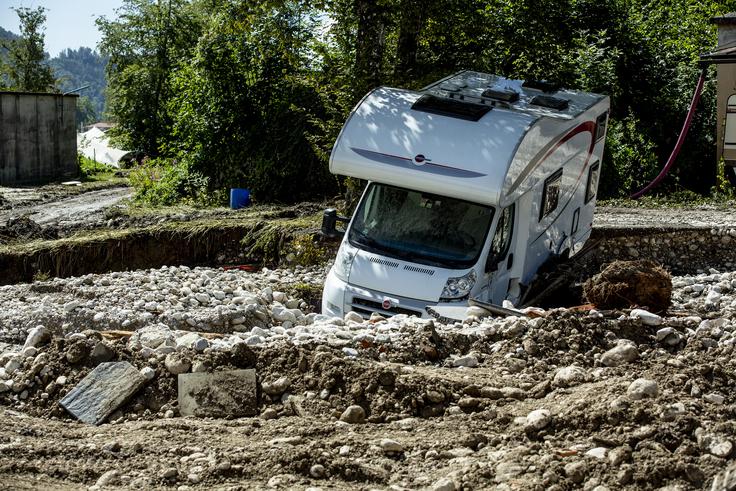 V času poplav je bilo v Kamniku evakuiranih tudi več kot 100 turistov.  | Foto: Ana Kovač