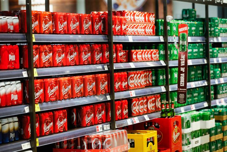 V Mercatorju so v prvem polletju letos prodali za okoli pet odstotkov več piva kot v primerljivem obdobju lani. | Foto: STA ,