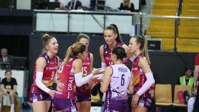 Bankirke brez možnosti, Eva navdušila