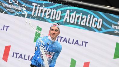 Pogačarjev moštveni kolega presenetil, Vingegaard zaostal