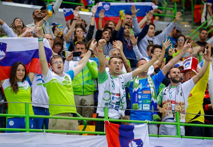 Čeprav jih ni veliko, so slovenski navijači zelo dobro slišani. | Foto: Stanko Gruden, STA