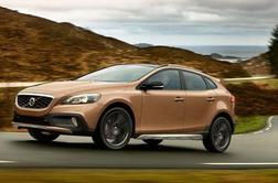 Volvo s "terenskim" V40 v boj z BMW-jem X1