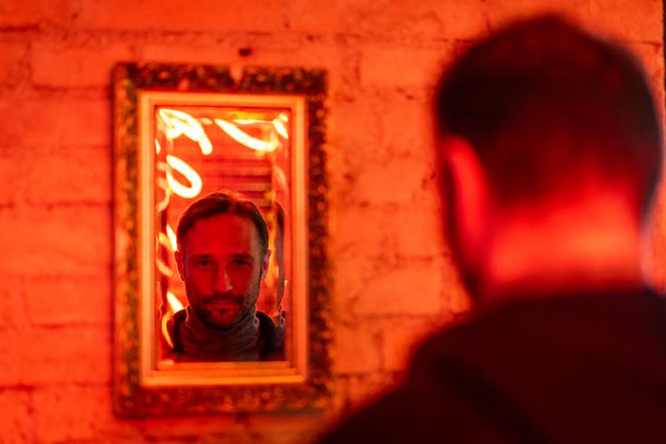 "Zlikovci me zelo zanimajo, ampak ne kot karikature, temveč kot ljudje." | Foto: Gaja Hanuna