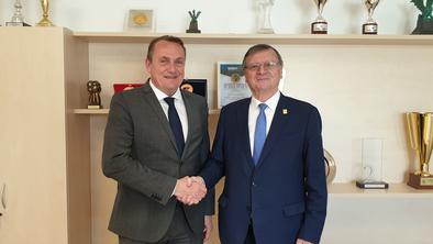 Lepo priznanje za celotno slovensko odbojko