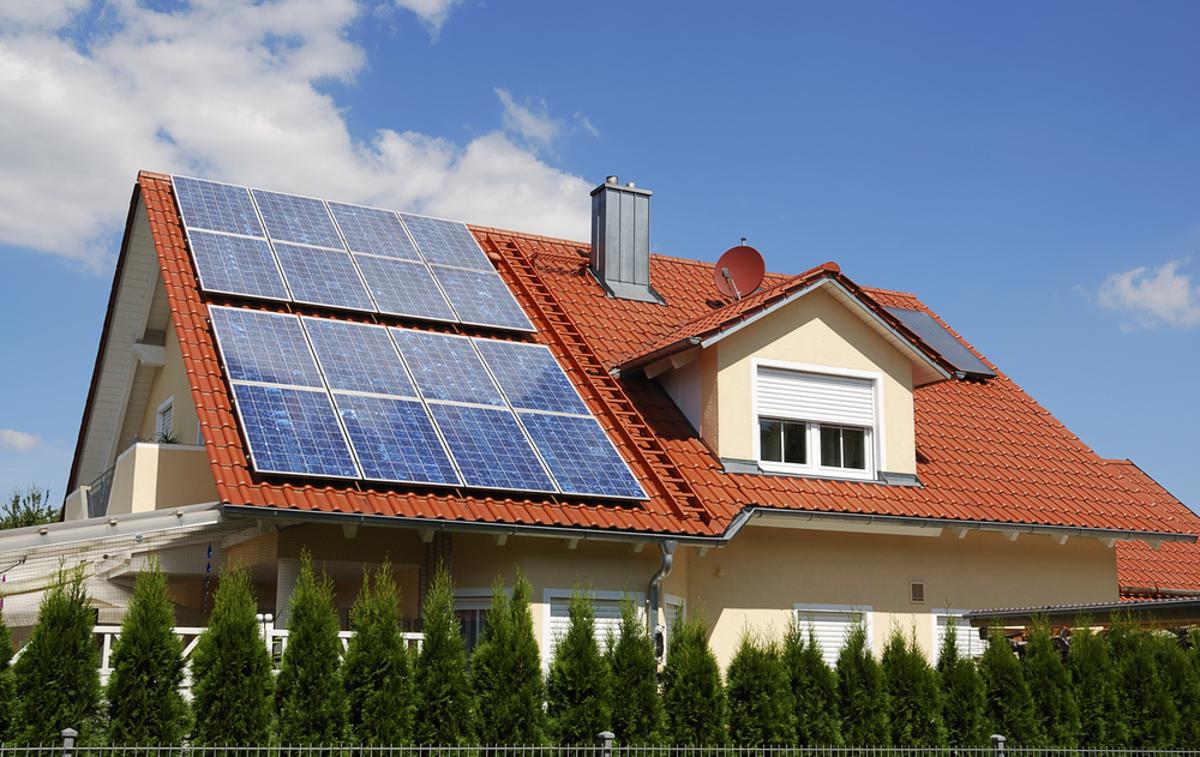 sončna elektrarna | Bo v prihodnje enostavneje urediti administrativne postopke za postavitev domačih sončnih elektrarn? | Foto Shutterstock