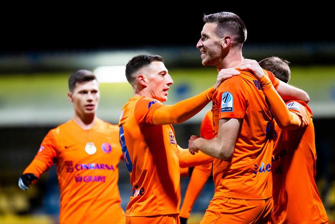 Celje jesenski prvak, remi na večnem derbiju, Radomlje nadigralo Bravo