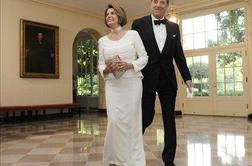 Nancy Pelosi v vintage obleki Thierryja Muglerja