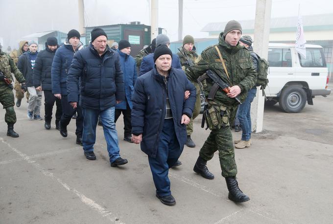 Ukrajina Doneck zaporniki | Foto: Reuters