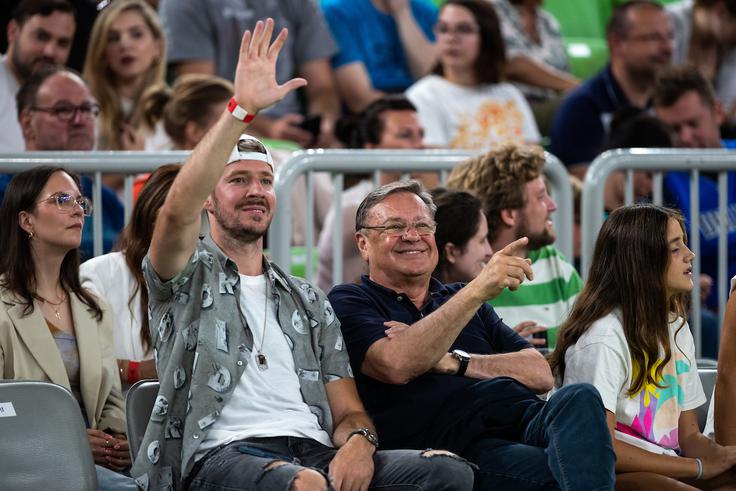 Navdušena sta bila tudi Goran Dragić in ljubljanski župan Zoran Janković. | Foto: Matic Klanšek Velej/Sportida
