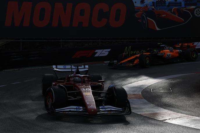 Monacko Charles Leclerc Ferrari McLaren | Oba petkova treninga v Monte Carlu je dobil Charles Leclerc, Ferrari se zdi povsem konkurenčen McLarnu. | Foto Reuters