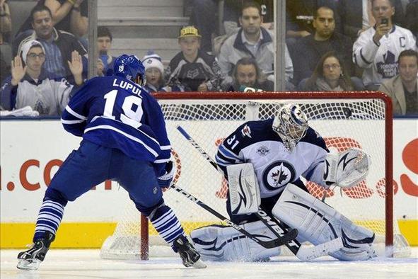Toronto do zmage po kazenskih strelih