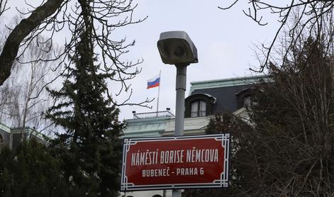 Čehi obkrožili rusko veleposlaništvo v Pragi. Kaj se dogaja?