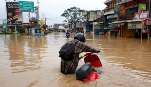 Poplave in plazovi v Indoneziji zahtevali najmanj 22 življenj