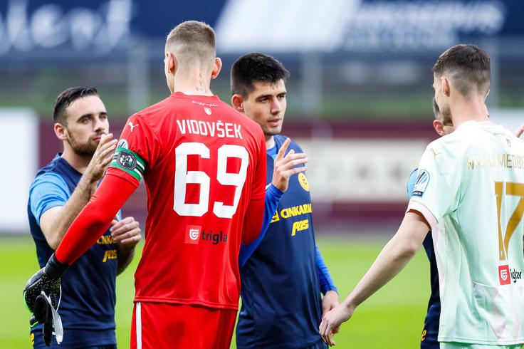 Aljoša Matko je na pokalni tekmi dvakrat premagal Matevža Vidovška, obenem pa zapravil še nekaj zelo zrelih priložnosti, zatresel pa je tudi okvir vrat. | Foto: Aleš Fevžer