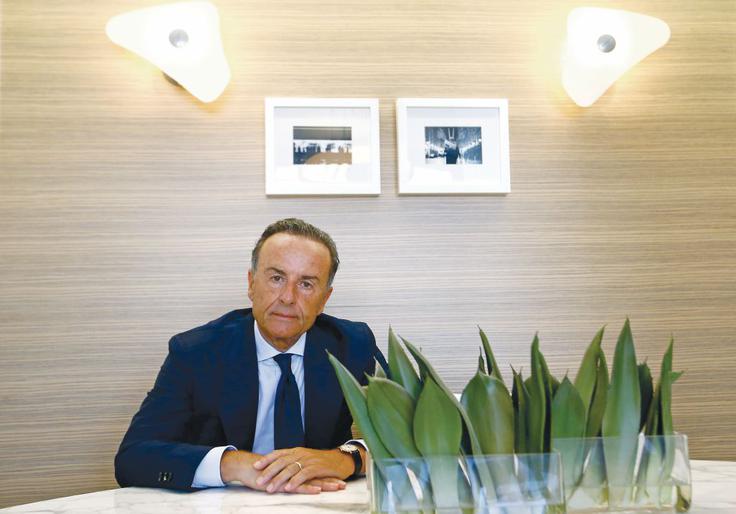 Igor Štemberger glede mobilne aplikacije ILIRIKA: "Ključna usmeritev je bila, da strankam čim bolj olajšamo dostop tako do klasičnih produktov, kot sta kupovanje delnic in obveznic, ter do Modrega varčevanja, pa tudi do sodobnejših storitev, kot je varno kupovanje bitcoinov in drugih kriptovalut." | Foto: Ilirika d.d.