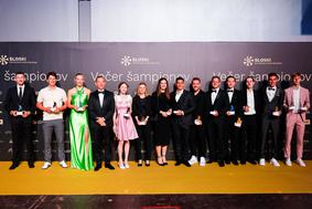 Počastili zimske šampione, Nika in Domen Prevc prva lastnika bankovcev