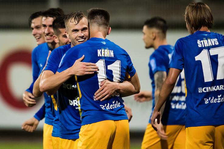 Prvaki Celjani bi morali v sredo v uvodu nove sezone gostili pokalne zmagovalce Muro. | Foto: Grega Valančič/Sportida