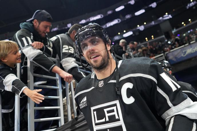 Anže Kopitar | Anže Kopitar je na gostovanju v Vegasu vknjižil 400. NHL-zadetek, kar je do sredinega večera uspelo le trem članom Los Angeles Kings. | Foto Reuters