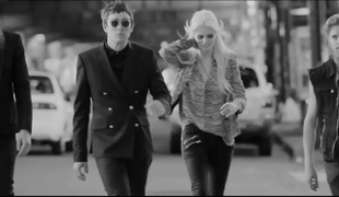 Supermodel Abbey Lee s svojim bendom za modno hišo Balmain