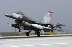 V Turčiji strmoglavilo letalo F-16