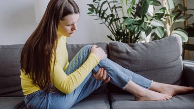 Krči v nogah: kako jih trajno odpraviti s specialistično fizioterapijo?