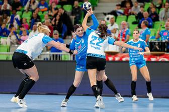 V Stožicah slavnostno že pred tekmo, nato aplavz še za prvo zmago Krimovk v ligi prvakinj