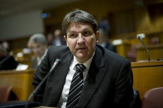 Šušteršič: Obstaja več možnosti, kako rešiti problem slabih terjatev