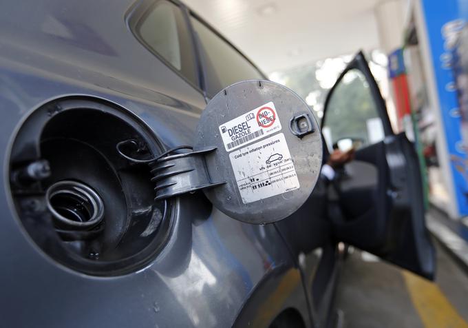 Medtem ko imajo bencinski motorji višji izpust CO2, so izpusti dizelskih motorjev – med njimi predvsem majhni delci in dušikovi oksidi (NOx) – neposredno povezani z zdravjem ljudi. | Foto: Reuters