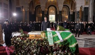 Na pogrebu patriarha Irineja v Srbiji več tisoč ljudi #foto